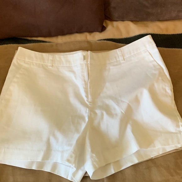 Women’s 3” inseam size 8 Venus solid khaki, white and black cotton shorts. - Picture 5 of 10